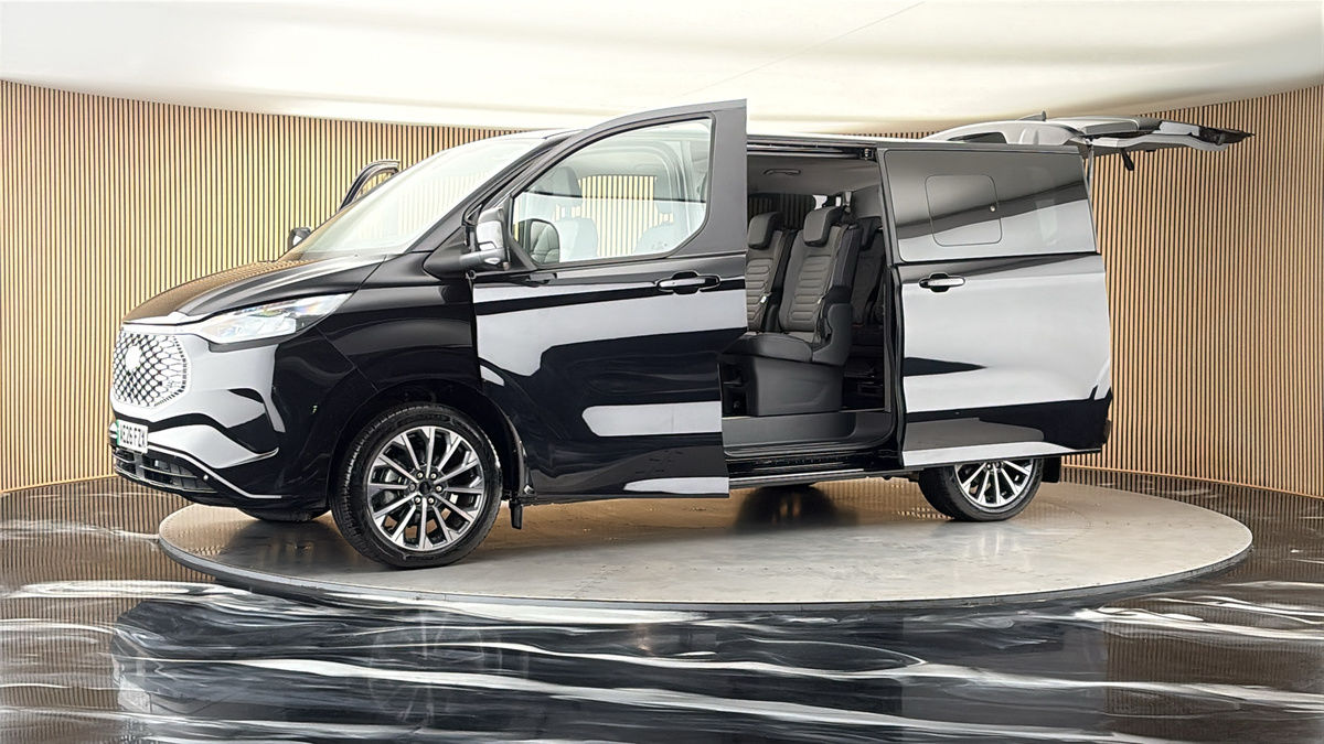 More views of Ford E-Tourneo Custom