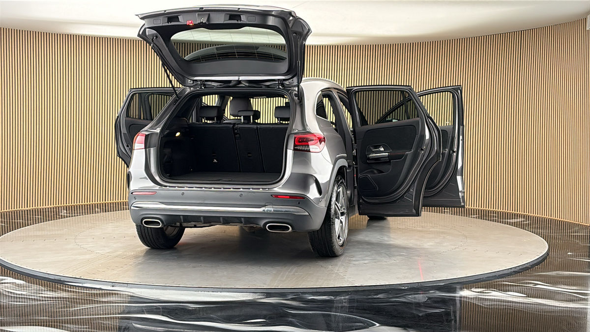 More views of Mercedes-Benz GLA