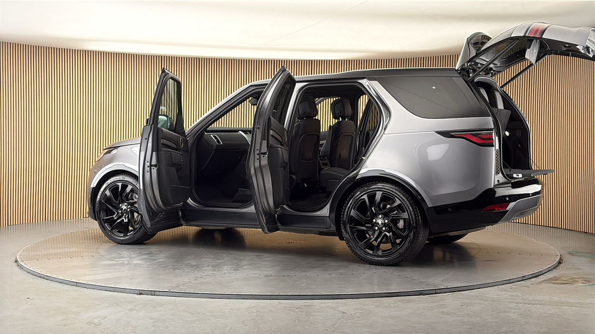 More views of Land Rover Discovery