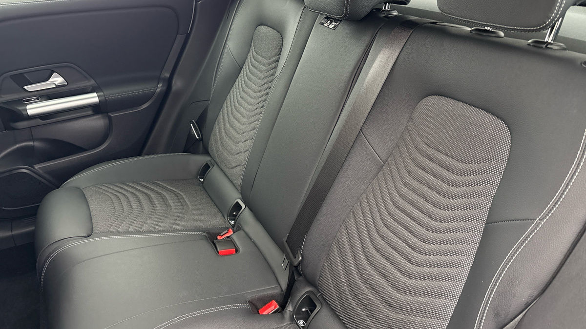 Mercedes-Benz GLA Image 8