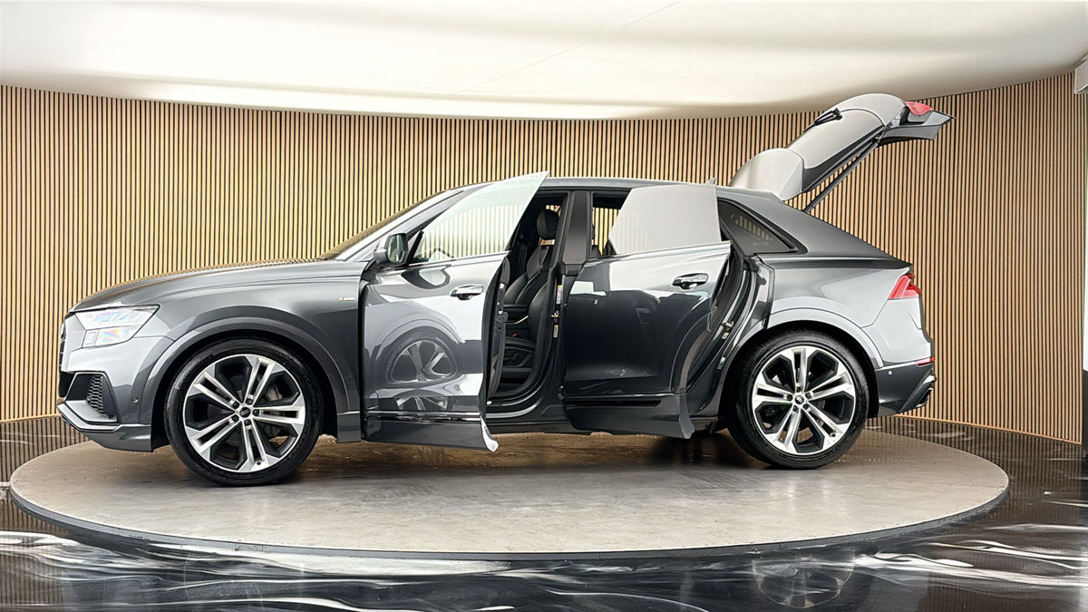 More views of Audi Q8