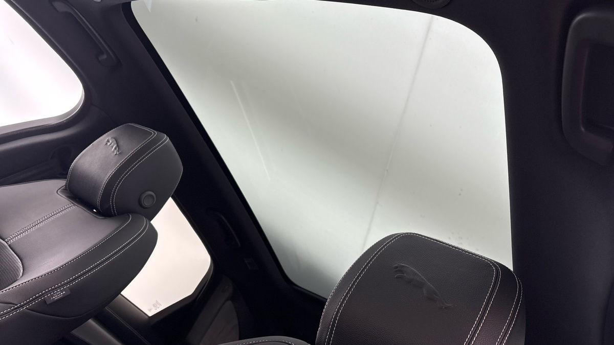 Jaguar F-PACE Image 6