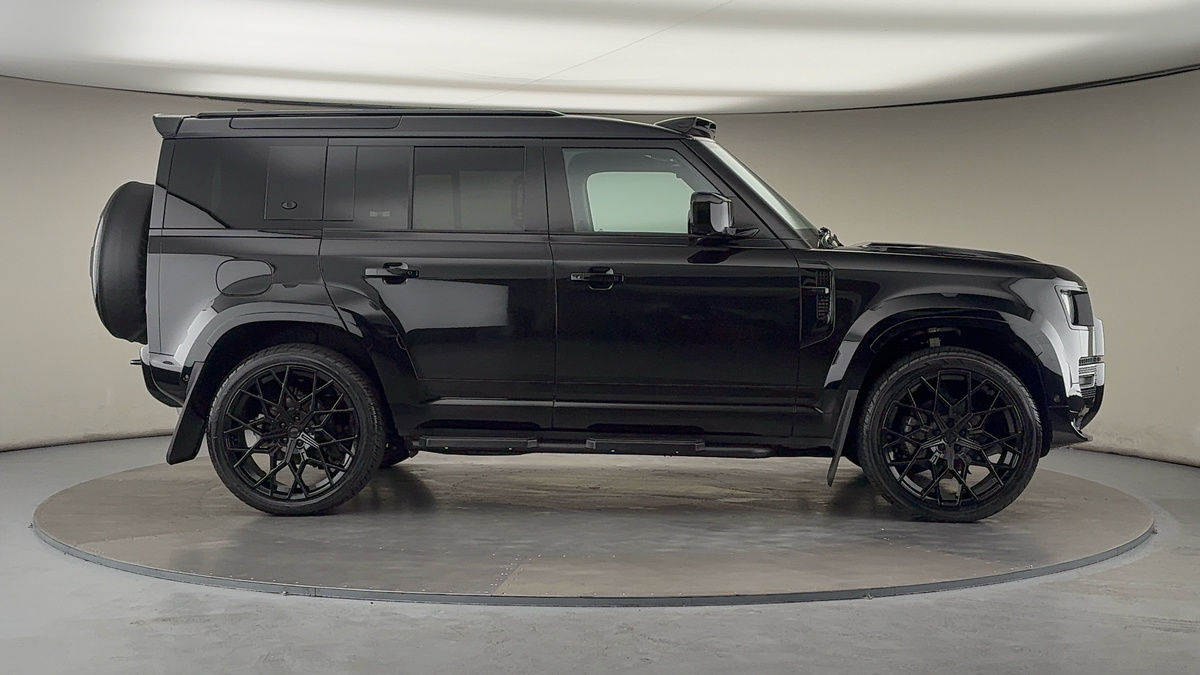 Land Rover Defender 110 Urban Image 31