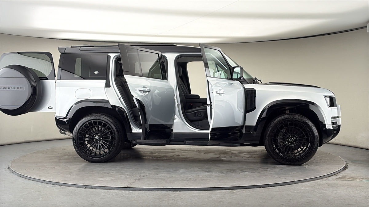 More views of Land Rover Defender 110