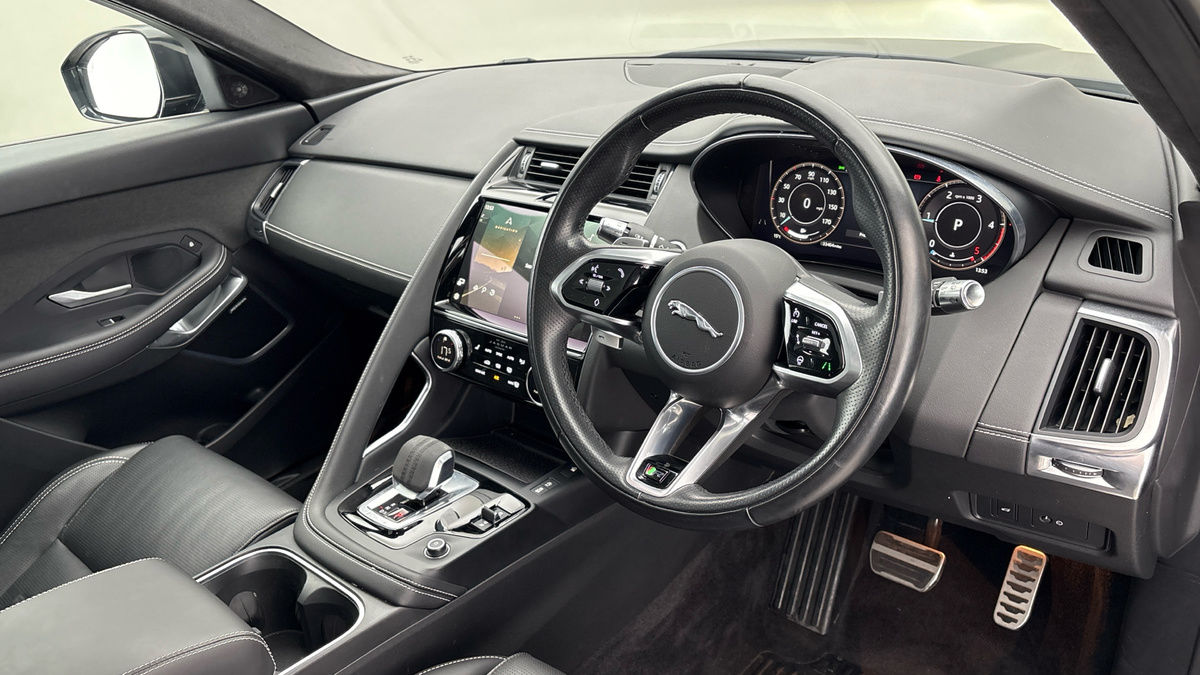 Jaguar E-PACE Image 5