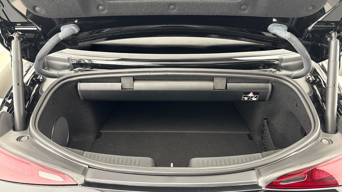 Mercedes-Benz SL Image 11