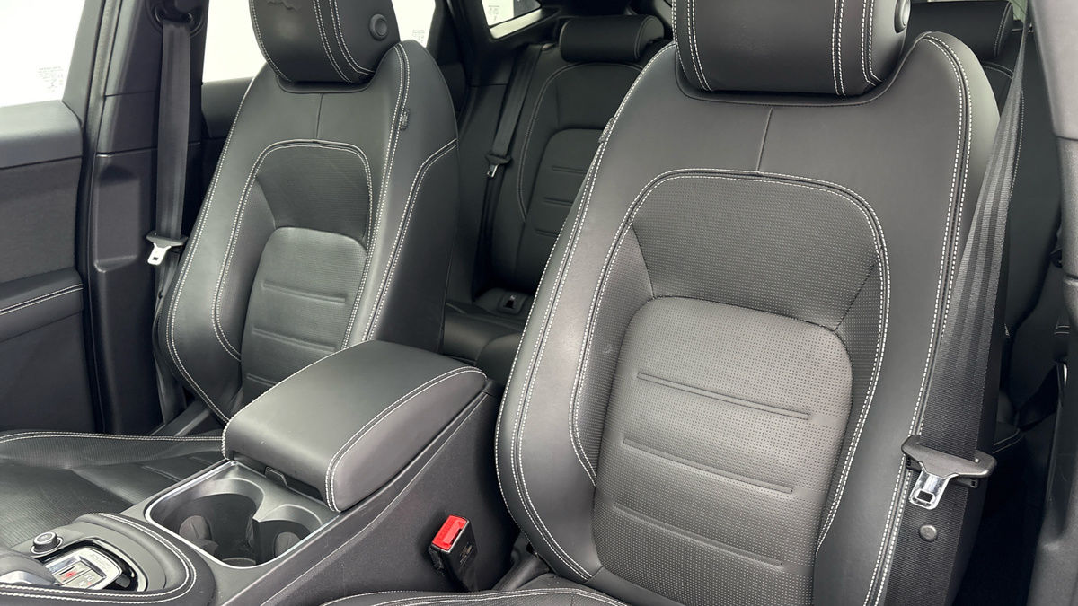 Jaguar E-PACE Image 7