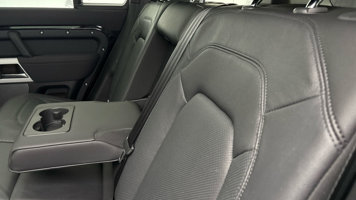 Land Rover Defender 110 Image 9