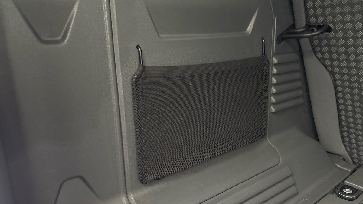 Land Rover Defender 110 Image 39