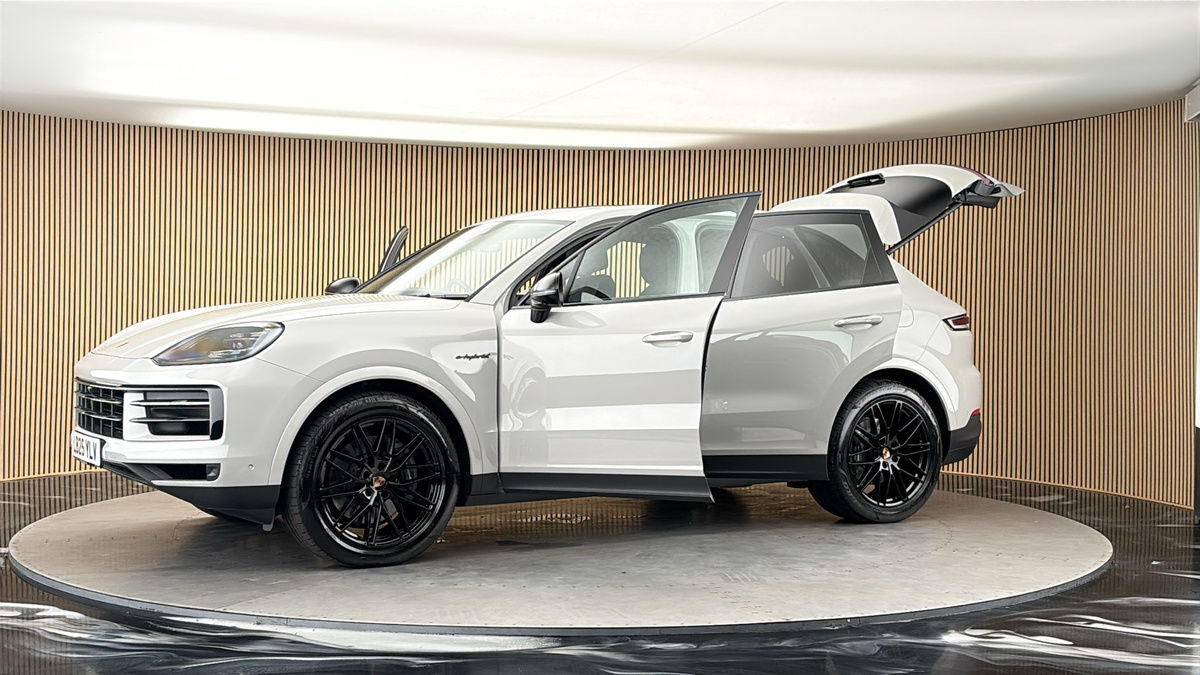 More views of Porsche Cayenne