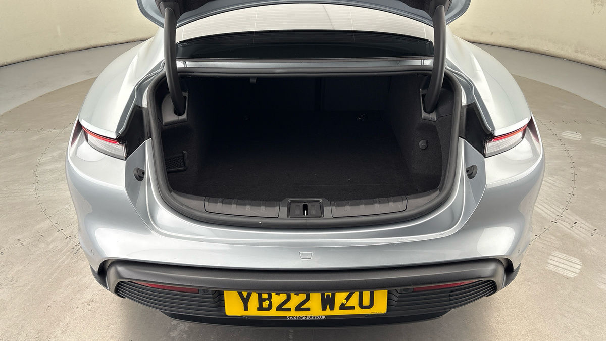 Porsche Taycan Image 11