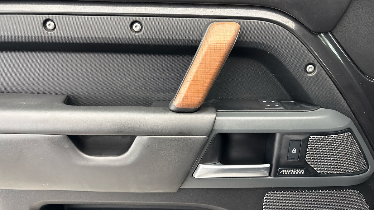 Land Rover Defender 90 Image 19
