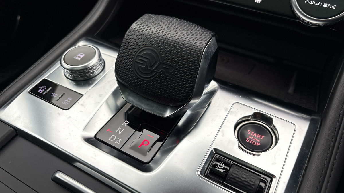 Jaguar F-PACE Image 25