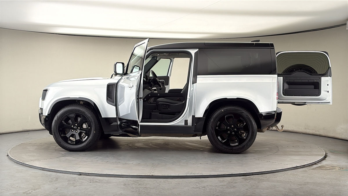 More views of Land Rover Defender 90