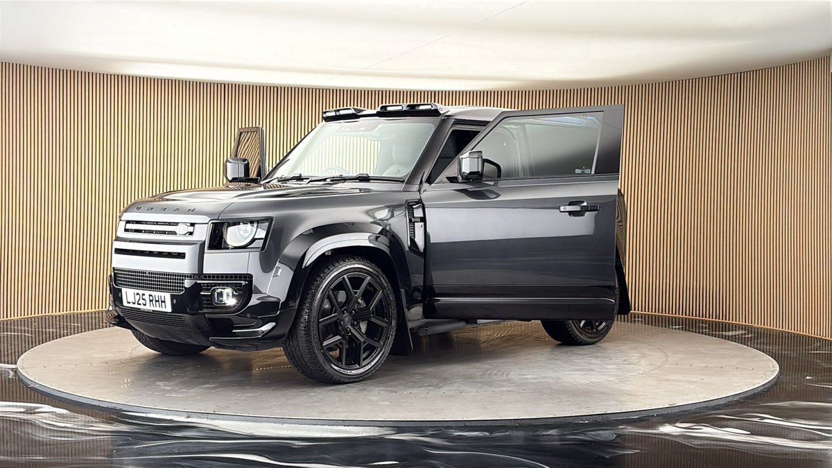 Land Rover Defender 90 Urban Image 22