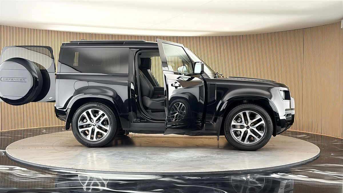 More views of Land Rover Defender 90