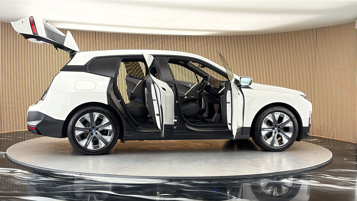 More views of BMW iX