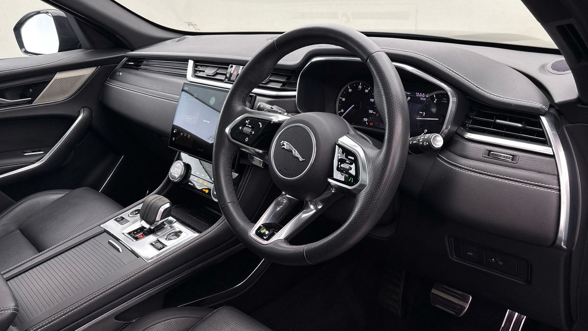 Jaguar F-PACE Image 5