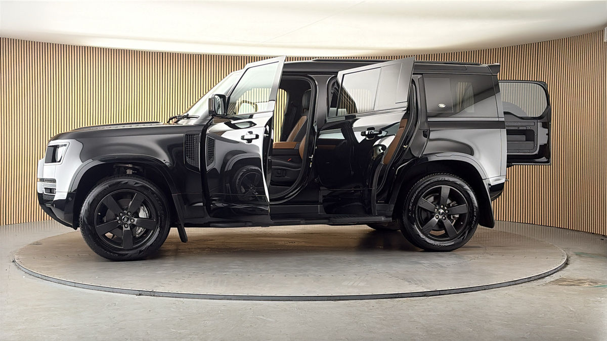 More views of Land Rover Defender 110