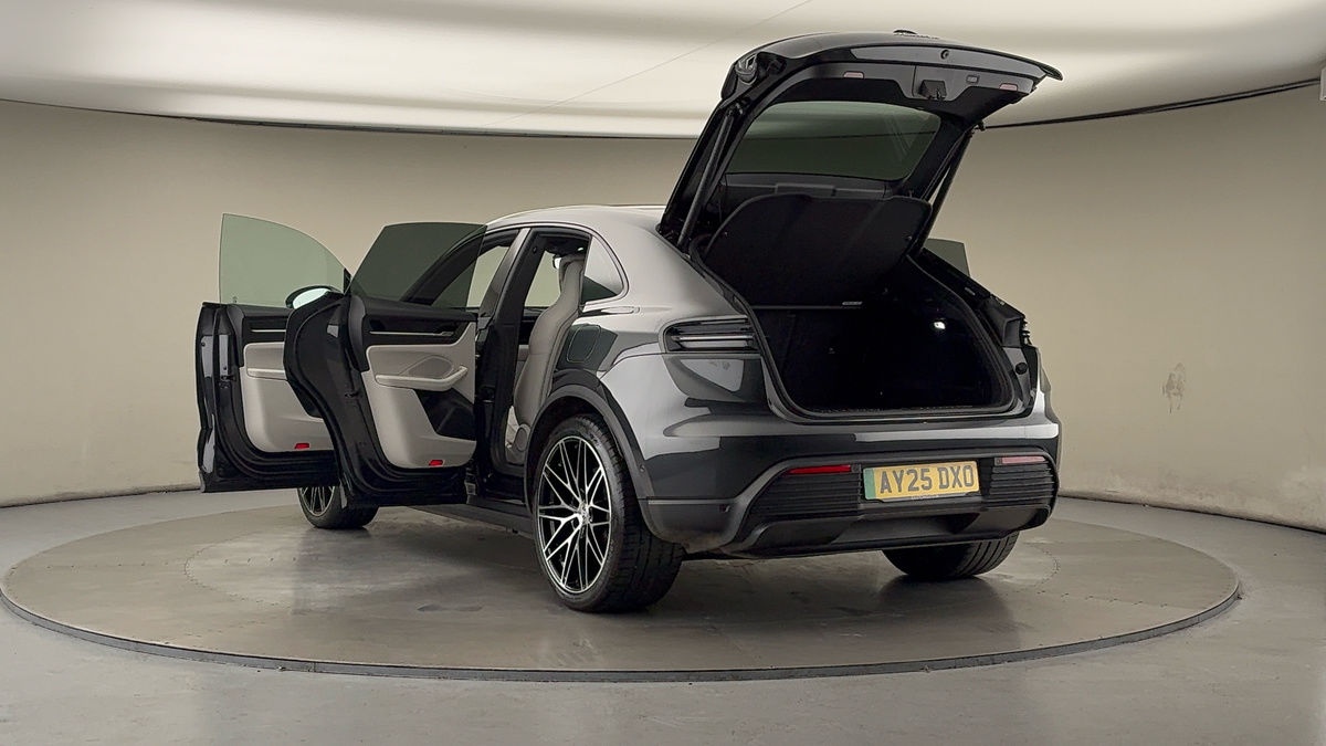 Porsche Macan Image 45