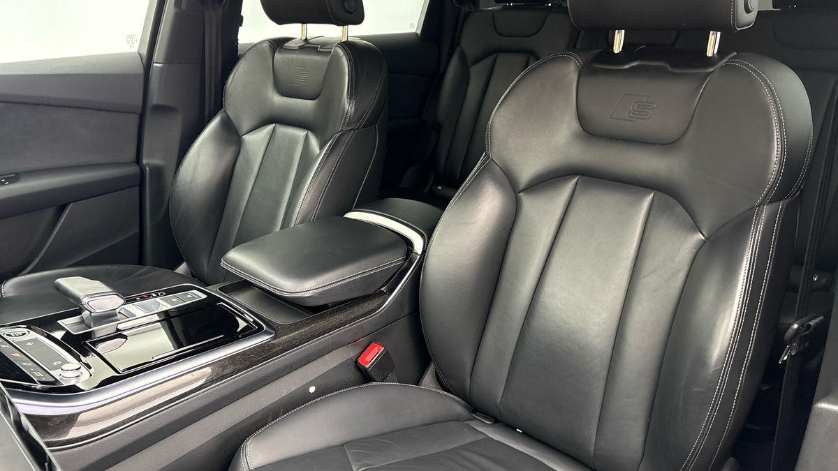 Audi Q7 Image 7
