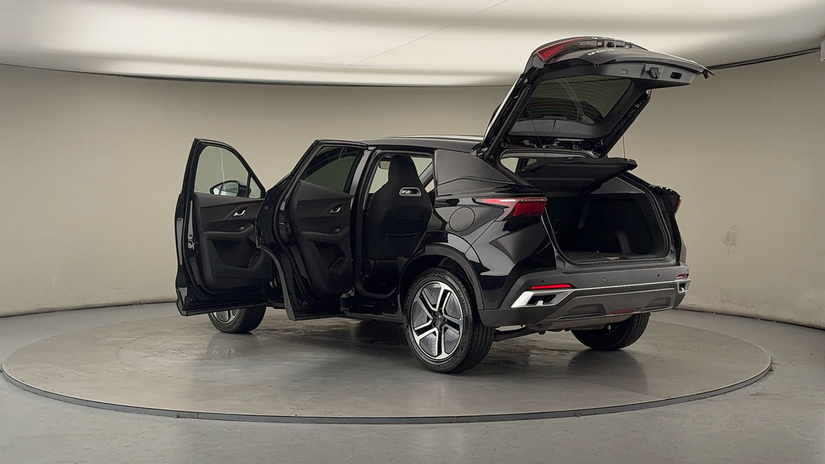 More views of Omoda 5