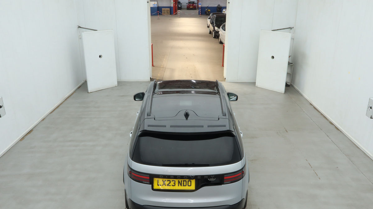 Land Rover Discovery Image 8