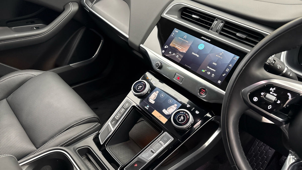Jaguar I-PACE Image 18