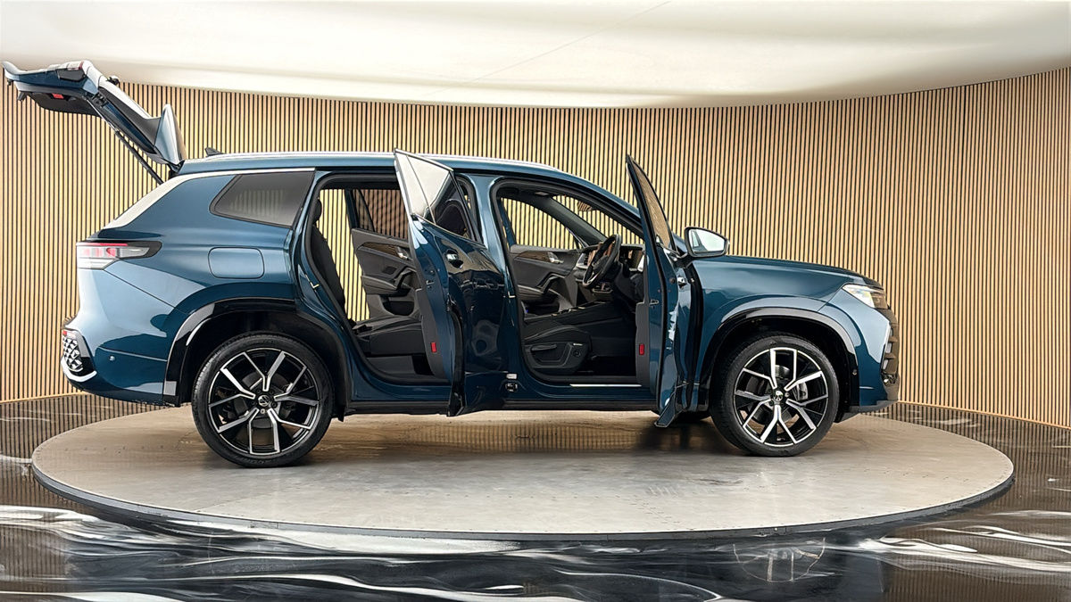 More views of Volkswagen Tayron