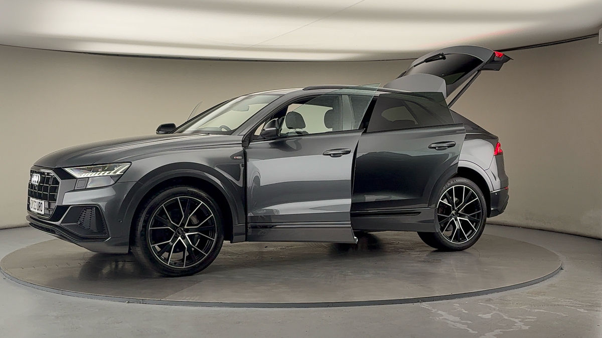 More views of Audi Q8