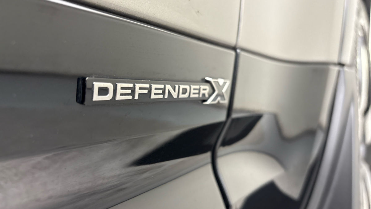 Land Rover Defender 90 Image 26