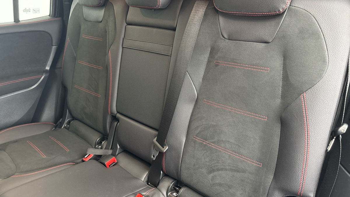 Mercedes-Benz GLB Image 8