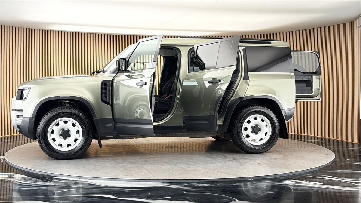 More views of Land Rover Defender 110