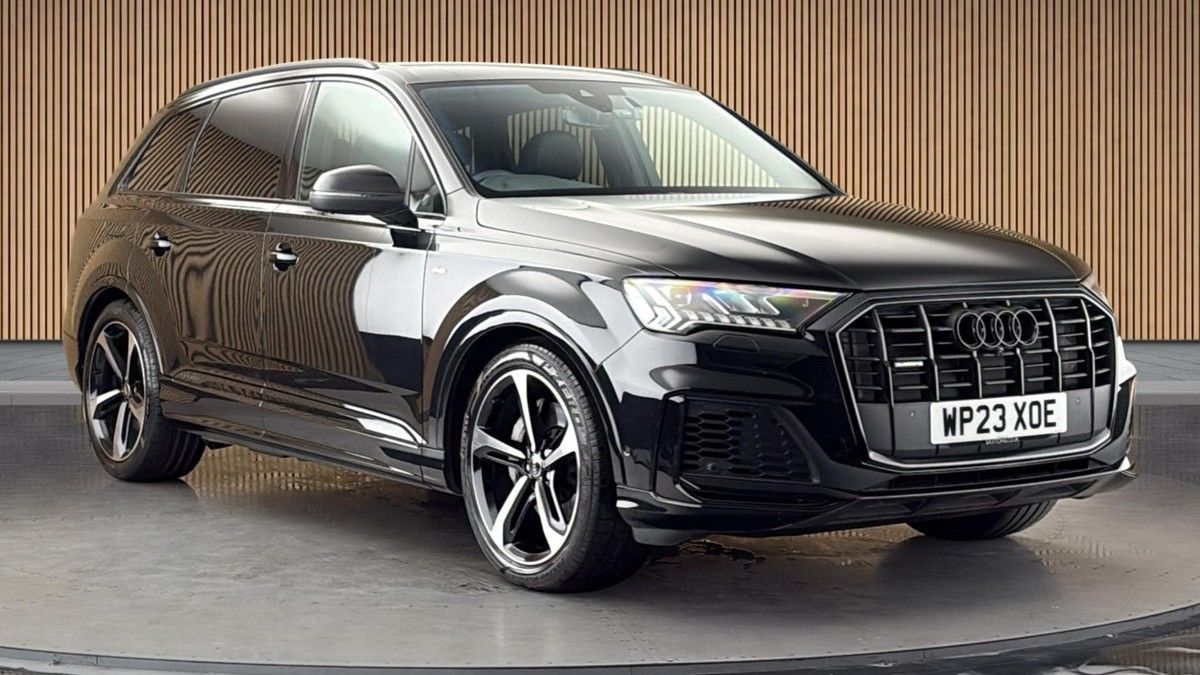 Audi Q7 Sticky Header Image