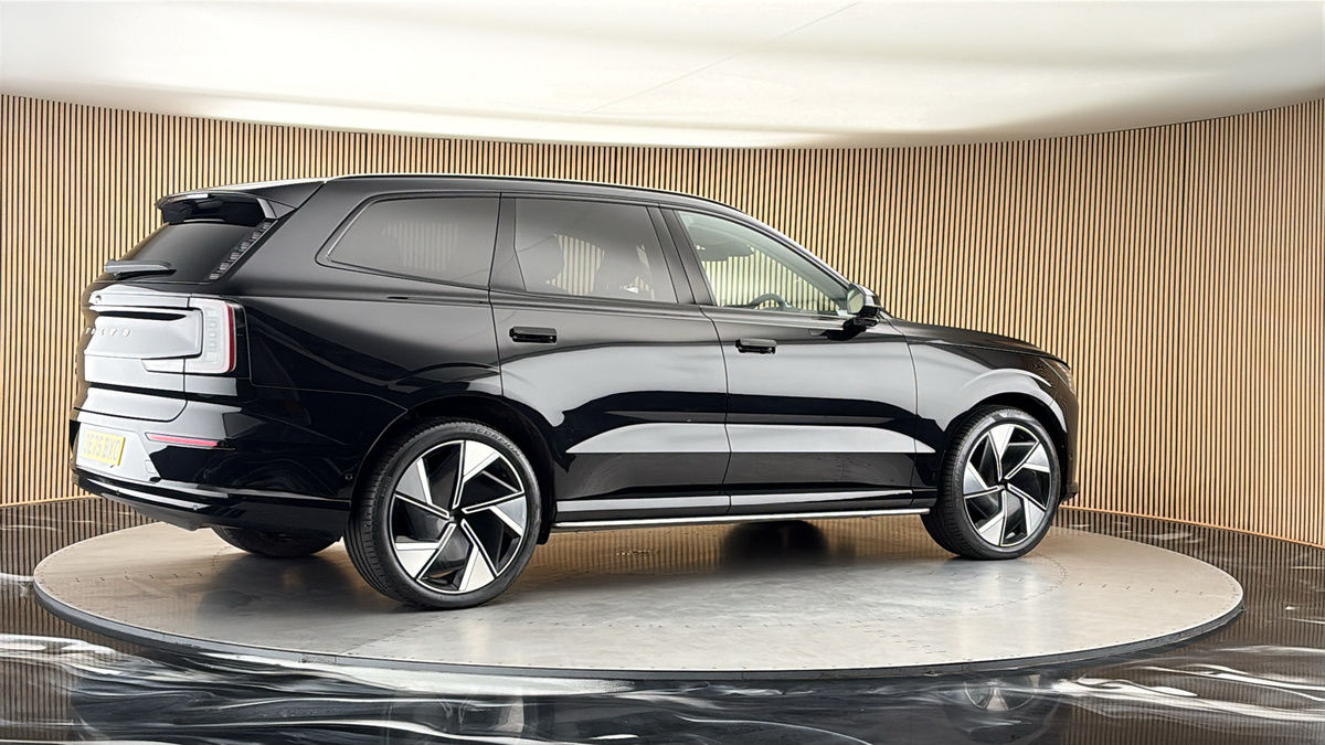 More views of Volvo EX90