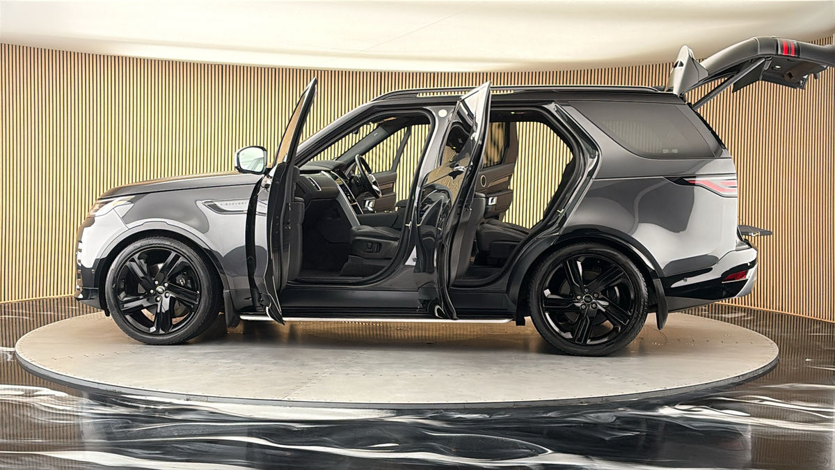 More views of Land Rover Discovery