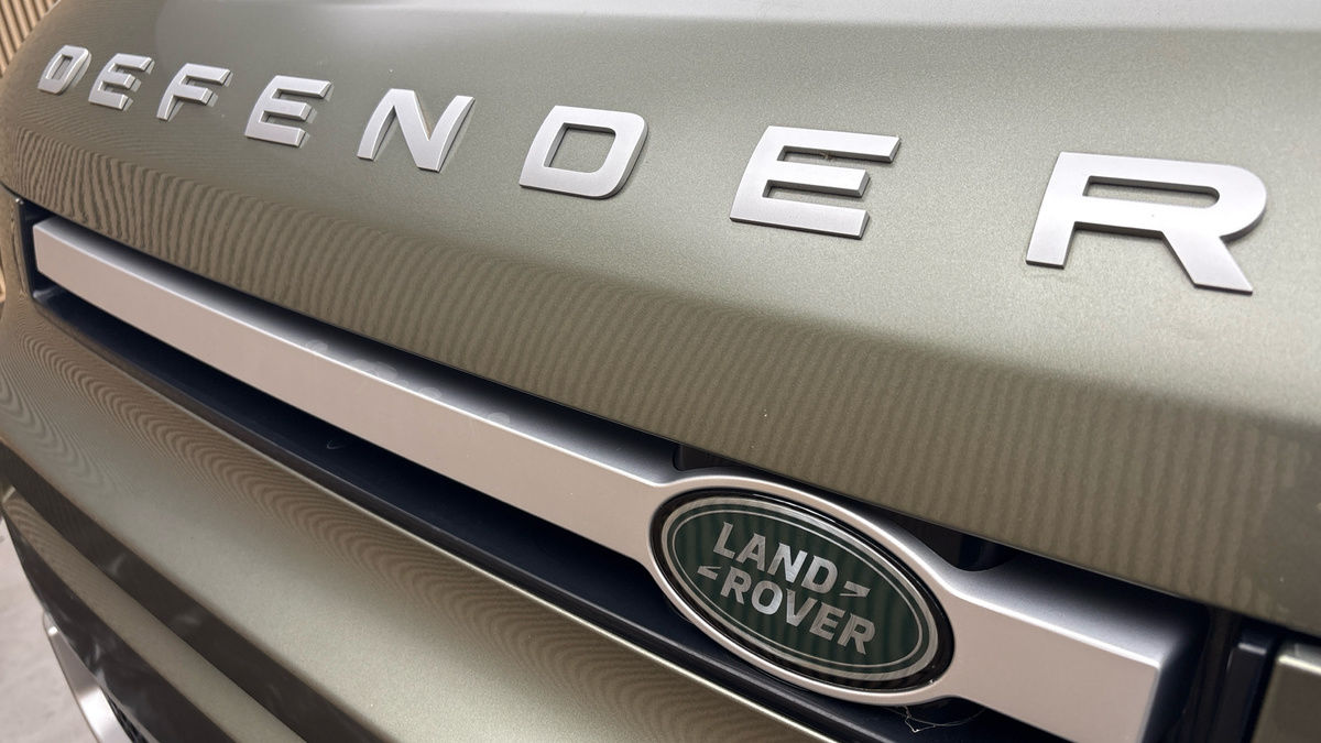Land Rover Defender 90 Image 24