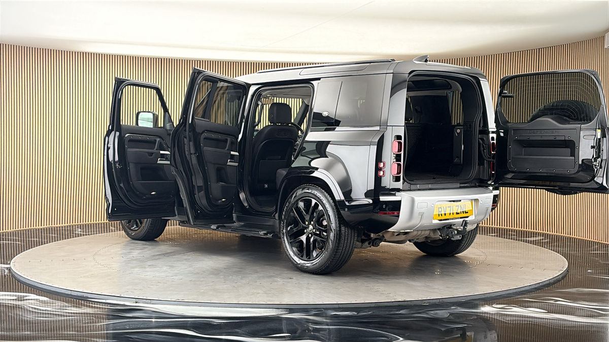 More views of Land Rover Defender 110