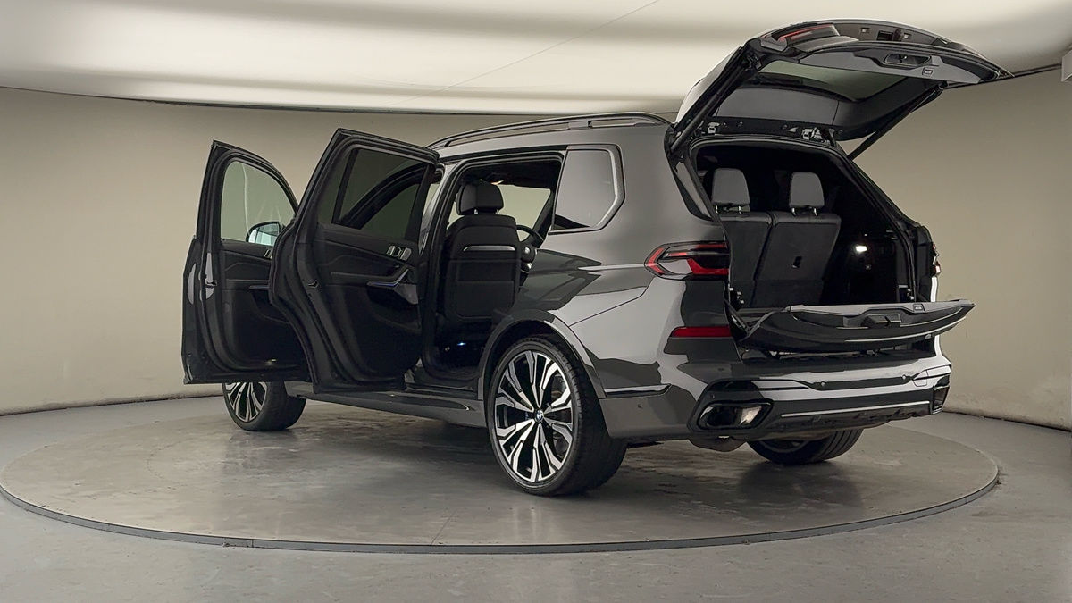 More views of BMW X7