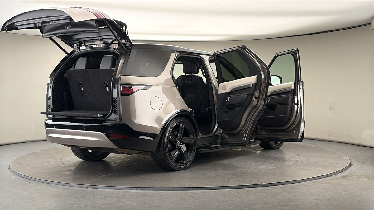 More views of Land Rover Discovery