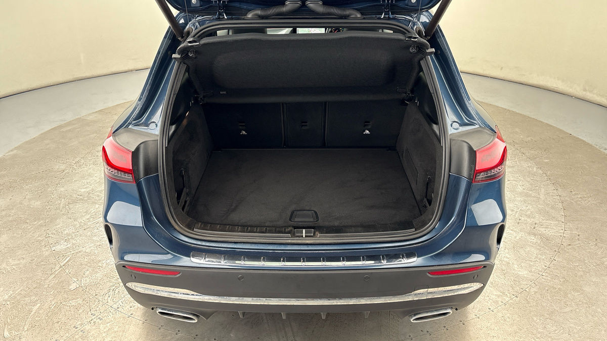 Mercedes-Benz GLA Image 11