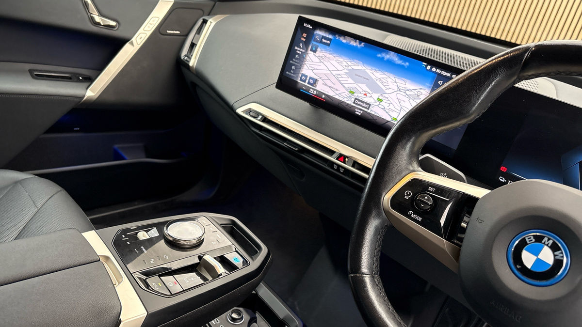 BMW iX Image 18