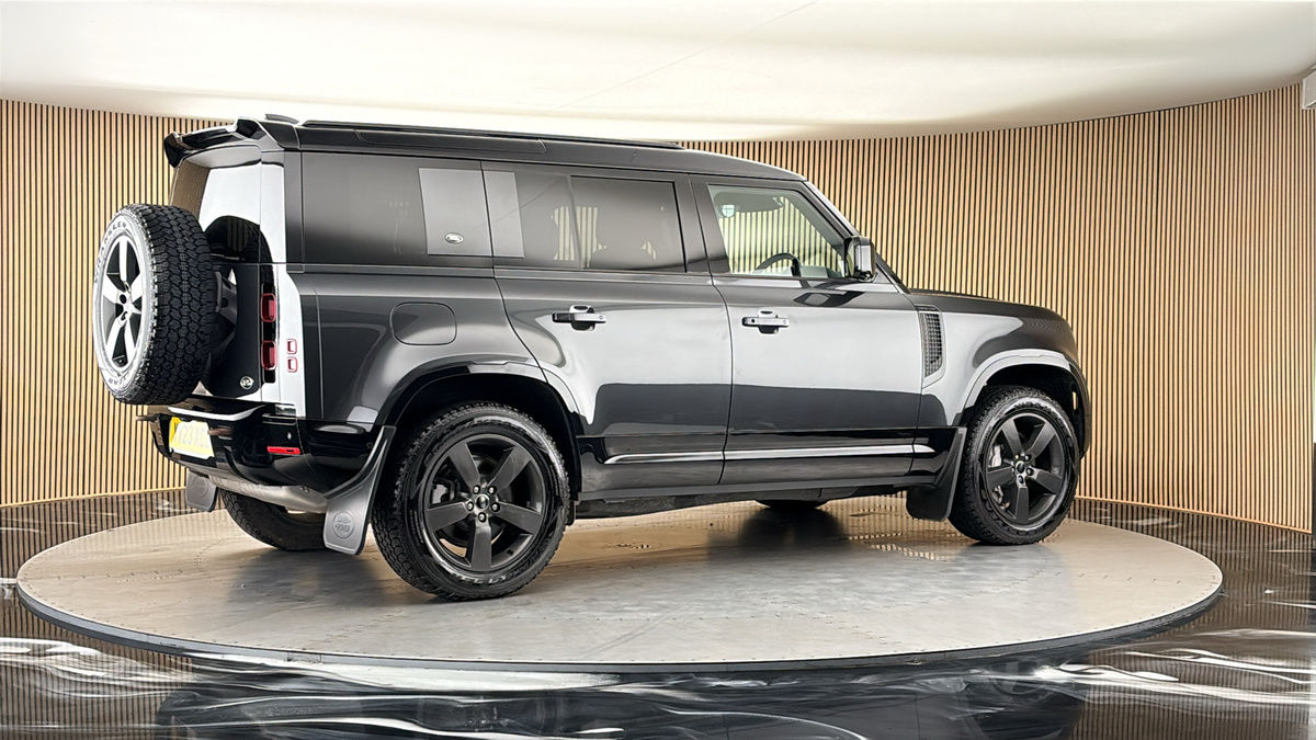 More views of Land Rover Defender 110