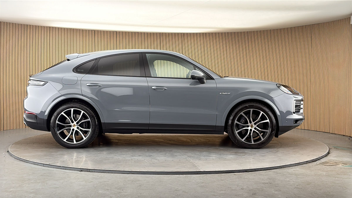Porsche Cayenne Image 16