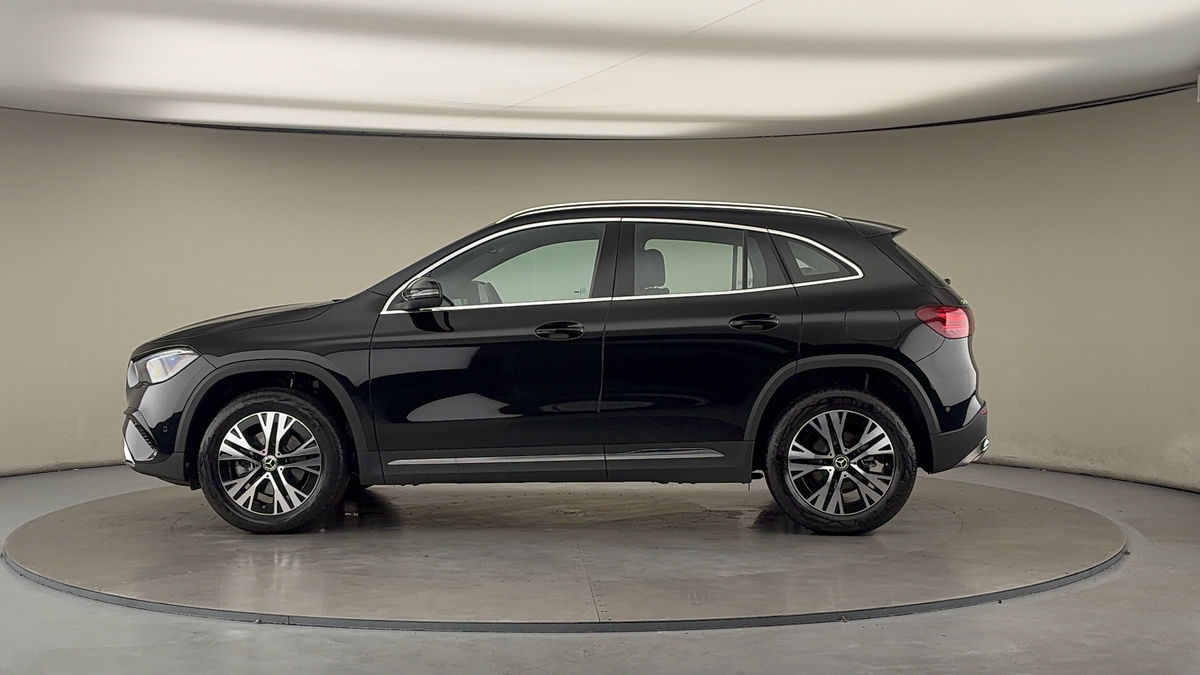 Mercedes-Benz GLA Image 15