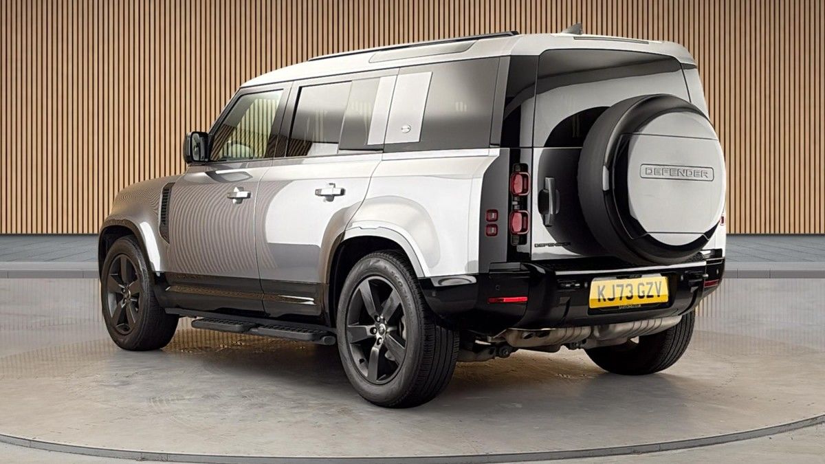 Land Rover Defender 110 Image 2