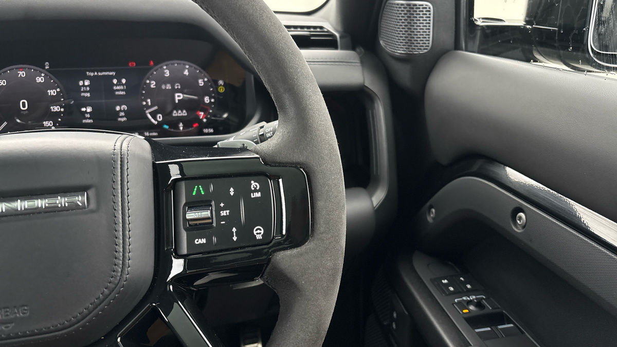 Land Rover Defender 90 Urban Image 14