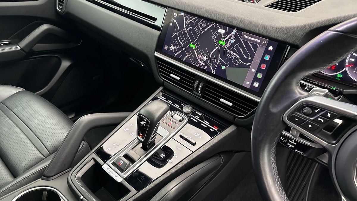 Porsche Cayenne Image 18