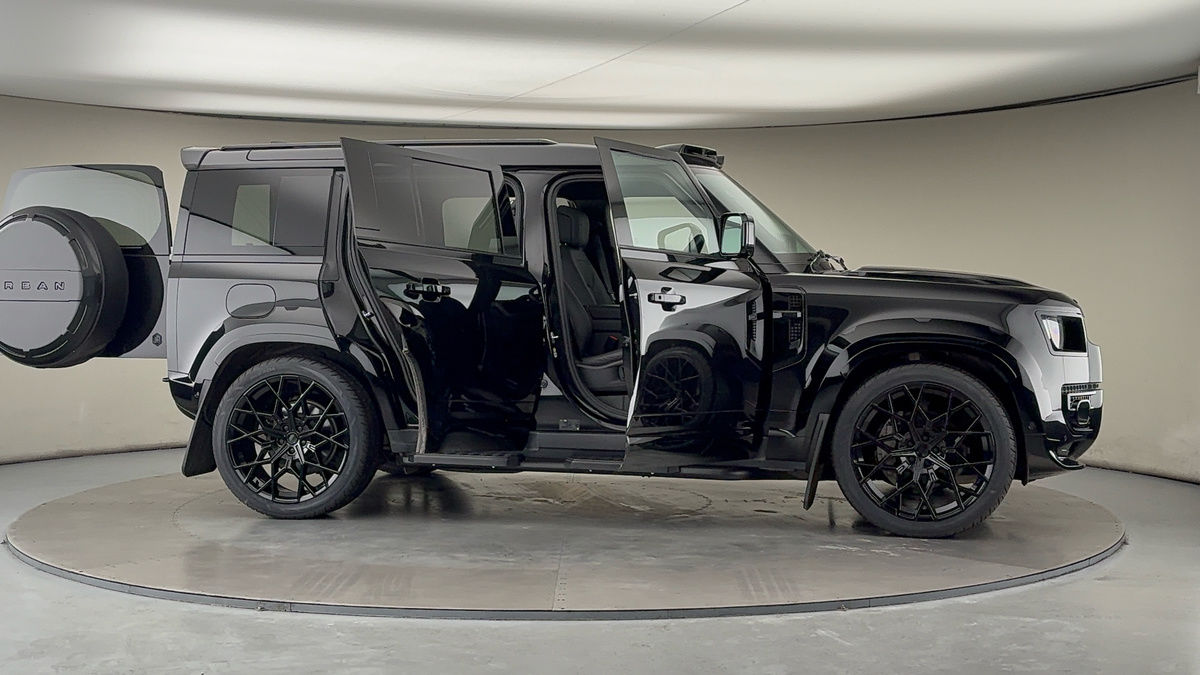 More views of Land Rover Defender 110