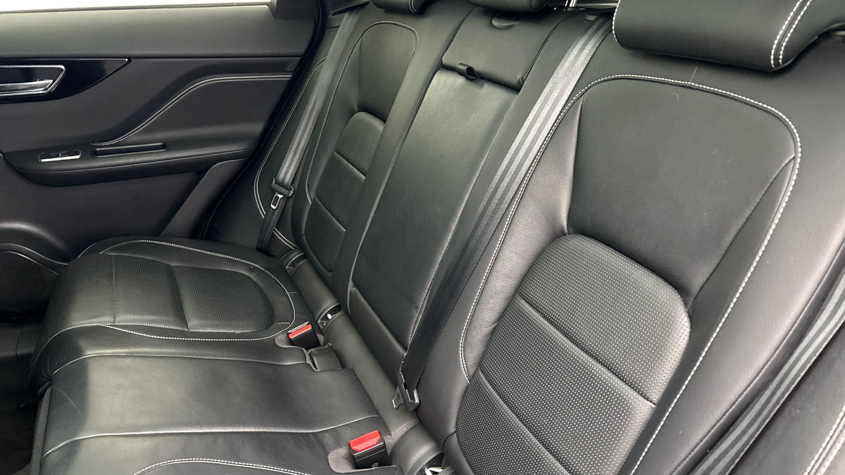 Jaguar F-PACE Image 8